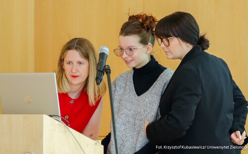 Jak planować i realizować badania naukowe? O tym rozmawiano podczas Studenckiej Konferencji Naukowej „W kręgu praktyki badawczej”