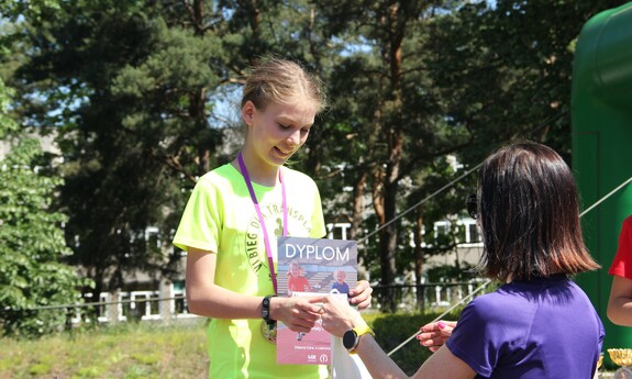 Martyna Szurowska (2. miejsce w biegu dla dzieci - kategoria 2012-2013), fot. J. Czarnecka