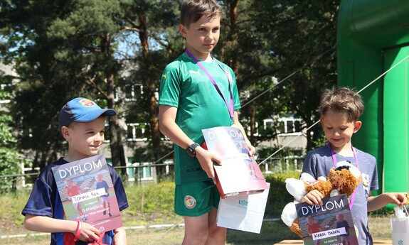 Zwycięzcy biegu dla dzieci - kategoria Rocznik 2014-2015: Tomasz Rąk, Kamil Baszczyn i Karol Dąbek, fot. J. Czarnecka