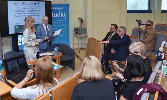 UZ areną do dyskusji „O zmianach, które mają sens. Teoria – praktyce, praktyka – teorii”