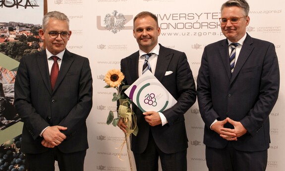 Rektor Uniwersytetu Zielonogórskiego - prof. dr hab. Wojciech Strzyżewski, dr hab. inż. Robert Smoleński oraz Prezydent Miasta Zielona Góra - Janusz Kubicki; fot. J. Czarnecka