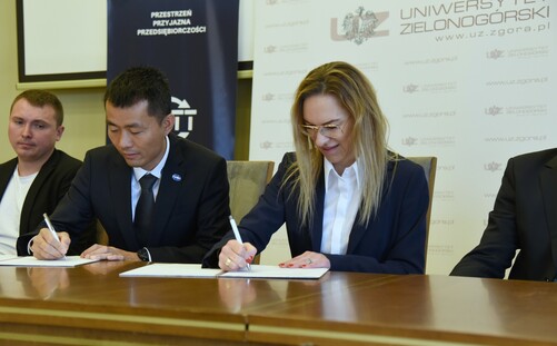 Podpisano porozumienie o współpracy pomiędzy Uniwersytetem Zielonogórskim a firmą MINTH Group