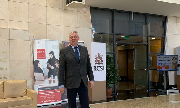 Prof. Leszek Jerzak jako External Examiner in Biology przebywał na uczelni RCSI-Bahrain