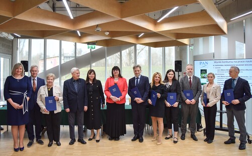 Dr hab. inż. Joanna Zarębska, prof. UZ nagrodzona za monografie wieloautorskie