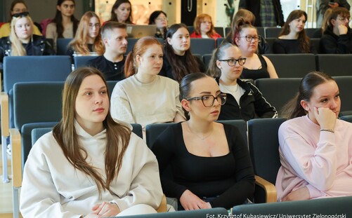 Studenci UZ „nakręcają zmiany” przeciw uzależnieniom