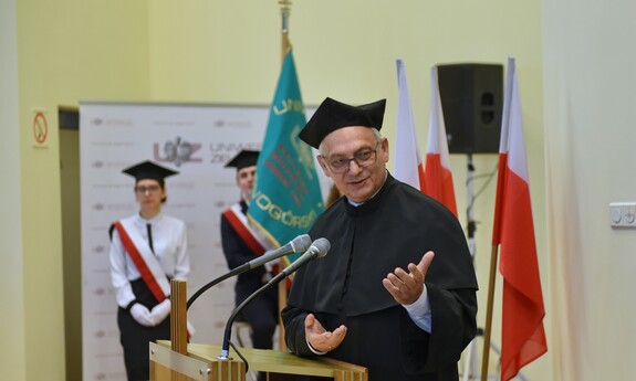Przemawia prof. dr hab. Bogusław Śliwerski; fot. K. Adamczewski