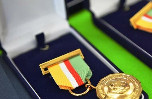 Czterech profesorów UZ otrzymało odznaki honorowe "Za zasługi dla województwa lubuskiego".
