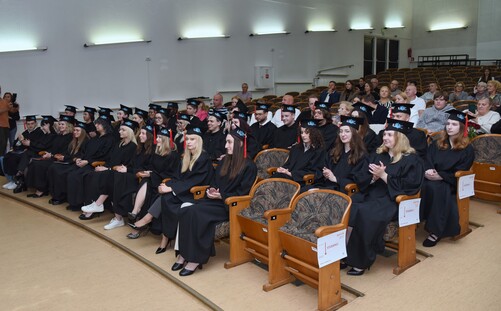 Sobota pod znakiem absolutoriów. Kolejni studenci pożegnali się z UZ