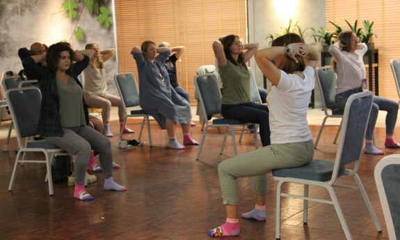 Warsztaty „Wellbeing w praktyce – dobre samopoczucie, większa efektywność” – prowadzi dr Ewa Skorupka; fot. J. Czarnecka