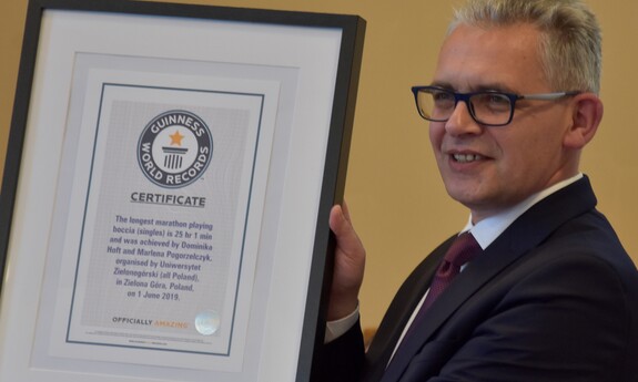 Oficjalny certyfikat potwierdzający ustanowienie Rekordu Guinnessa jest już na Uniwersytecie Zielonogórskim!