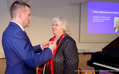 Dr hab. Lidia Kataryńczuk-Mania, prof. UZ uhonorowana Medalem „Gloria Artis”