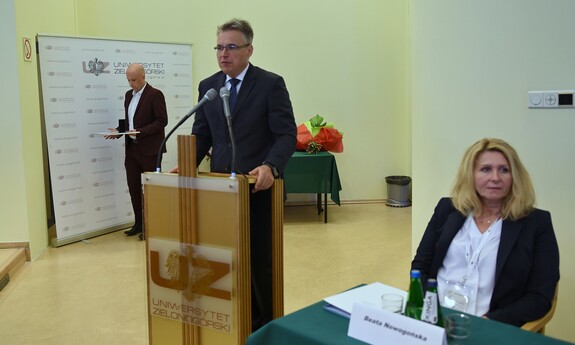 Przemawia prezydent miasta Zielona Góra - Janusz Kubicki; fot. K. Adamczewski 