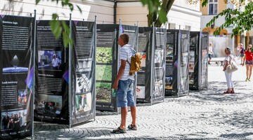 Wystawa plenerowa: "Śladami Nauki i Pasji: osiągnięcia uniwersyteckie"