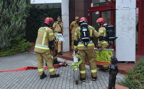 Ćwiczenia z ewakuacji na wypadek pożaru – istotny aspekt praktycznych działań