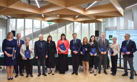 Dr hab. inż. Joanna Zarębska, prof. UZ nagrodzona za monografie wieloautorskie