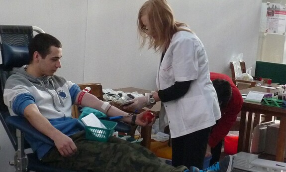 Studenci UZ oddawali krew w ramach akcji Kropla Krwi = Morze życia