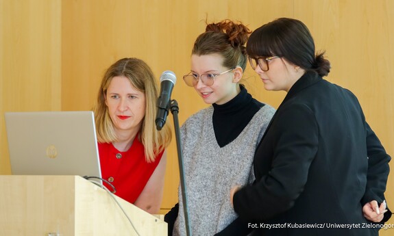 Jak planować i realizować badania naukowe? O tym rozmawiano podczas Studenckiej Konferencji Naukowej „W kręgu praktyki badawczej”