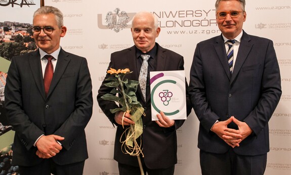 Rektor Uniwersytetu Zielonogórskiego - prof. dr hab. Wojciech Strzyżewski, dr hab. Stefan Konstańczak oraz Prezydent Miasta Zielona Góra - Janusz Kubicki; fot. J. Czarnecka