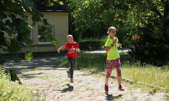 Bieg dla dzieci „Mały Ratownik” - zawodnicy na trasie, fot. J. Czarnecka