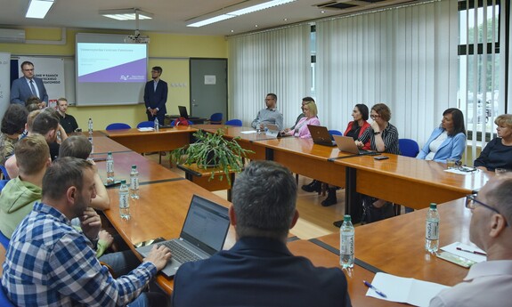 Pracownicy i studenci Uniwersytetu Zielonogórskiego biorący udział w szkoleniu; fot. K. Adamczewski
