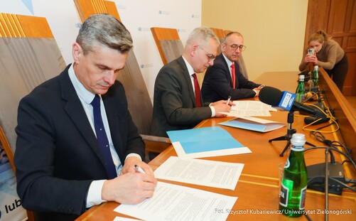 Nearly one million złoty to co-finance salaries of CM UZ Staff