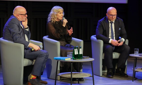 Uważność i poświęcony czas kluczem do komunikacji z chorymi? Debata z okazji XXIV Światowego Dnia Chorego