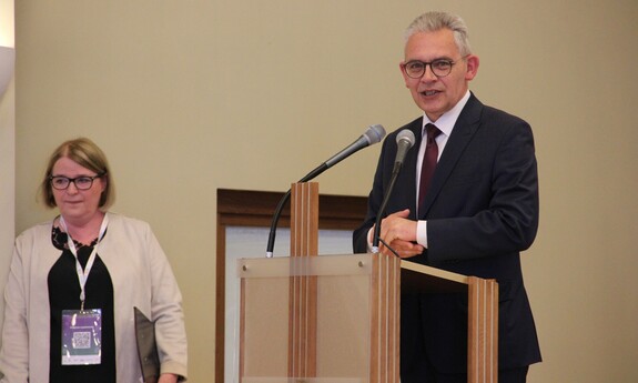 Przemawia Rektor UZ - prof. dr hab. Wojciech Strzyżewski; fot. J. Czarnecka
