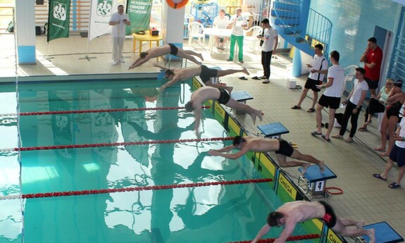 Bachanaliowe pływanie o Puchar Dziekana WPSiNoZ